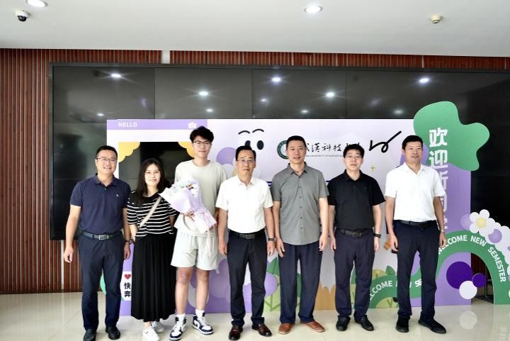 研究生党员帐篷合影2